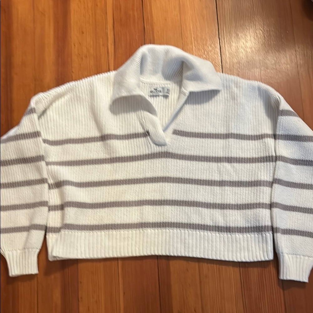 Hollister White Ribbed Sweater